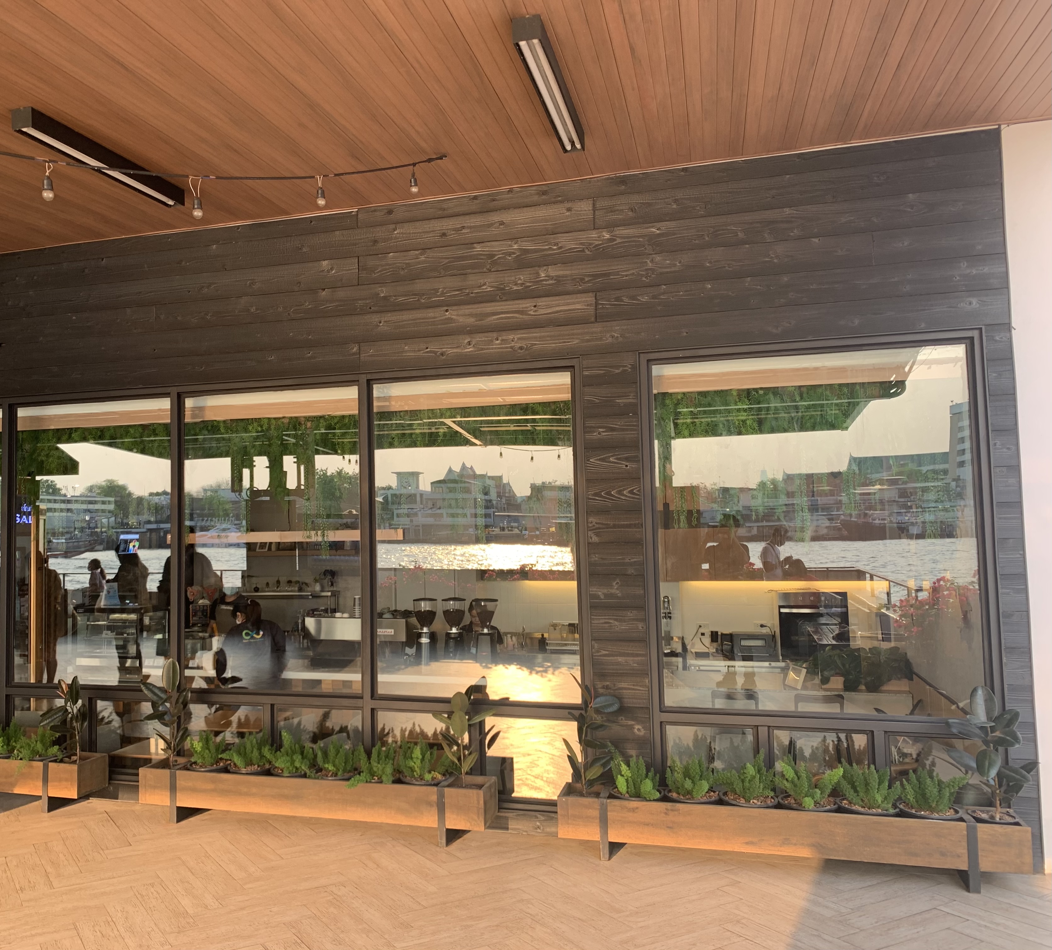 เซ้งร้านกาแฟ ริมแม่น้ำ ท่าเรือวังหลัง ติดรพ. ศิริราช