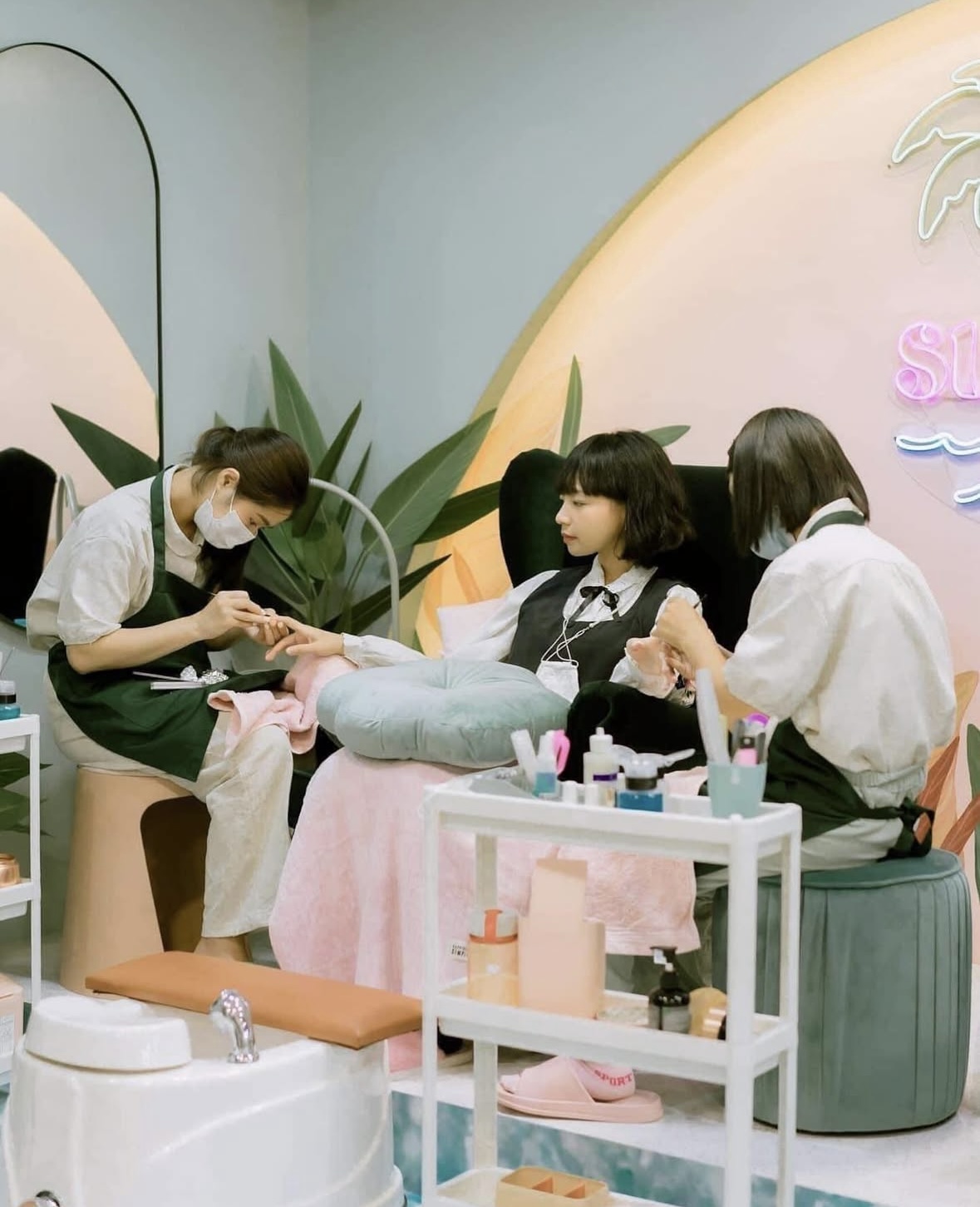 เซ้งร้านเสริมสวยแบบครบวงจร ต่อขนตา-ทำเล็บ-สปามือเท้า-แว็กซ์ เชียงใหม่