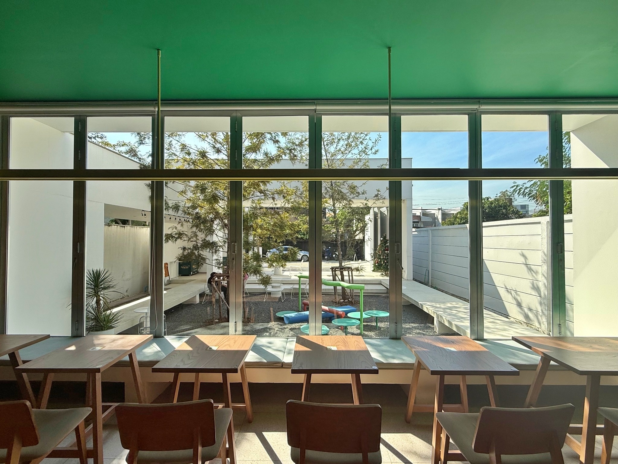เซ้งเช่า คาเฟ่ Brunch บางนา ซอยราชวินิตบางแก้ว Café โทนขาว Minimalist ร้านสว่าง โปร่ง