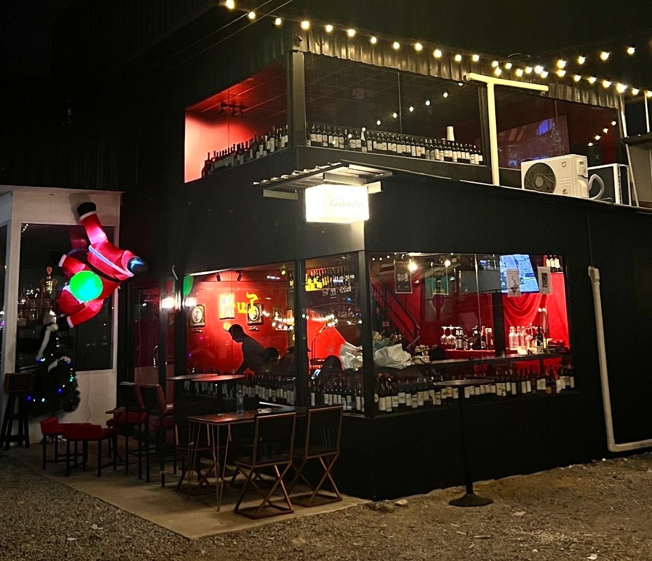 เซ้งด่วน ร้านเหล้า-ร้านอาหาร ในตลาดลุงช้าง คลองสาม ค่าเช่าถูกๆ 6,000 บ มีที่จอดรถ 50 คัน